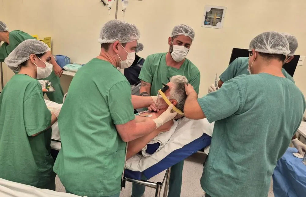 Hospital Regional realiza primeira cirurgia cerebral pelo SUS para tratar Parkinson em MS