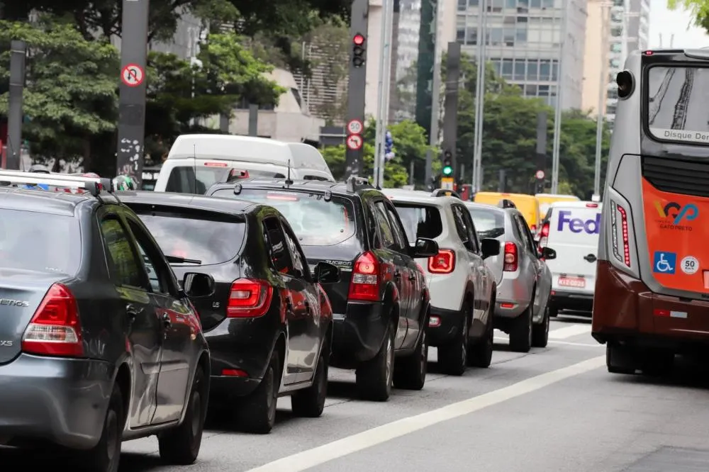 Licenciamento de veículos com placas finais 5 e 6 vence em setembro em SP